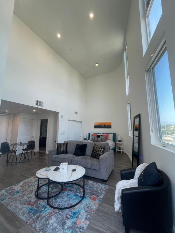 Acomodação com café da manhã  Luxury Downtown Penthouse With Skyline Views *