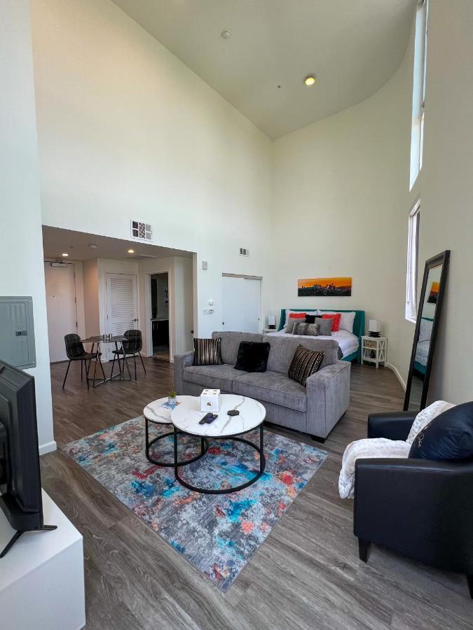 Luxury Downtown Penthouse With Skyline Views Acomodação com café da manhã  Los Angeles
